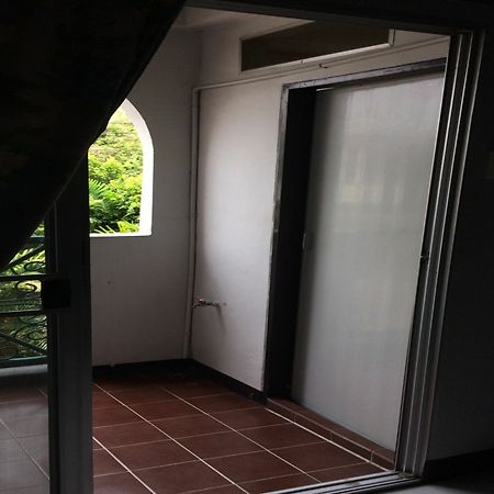 Baan Khun Mae Apartment Bangkok Buitenkant foto