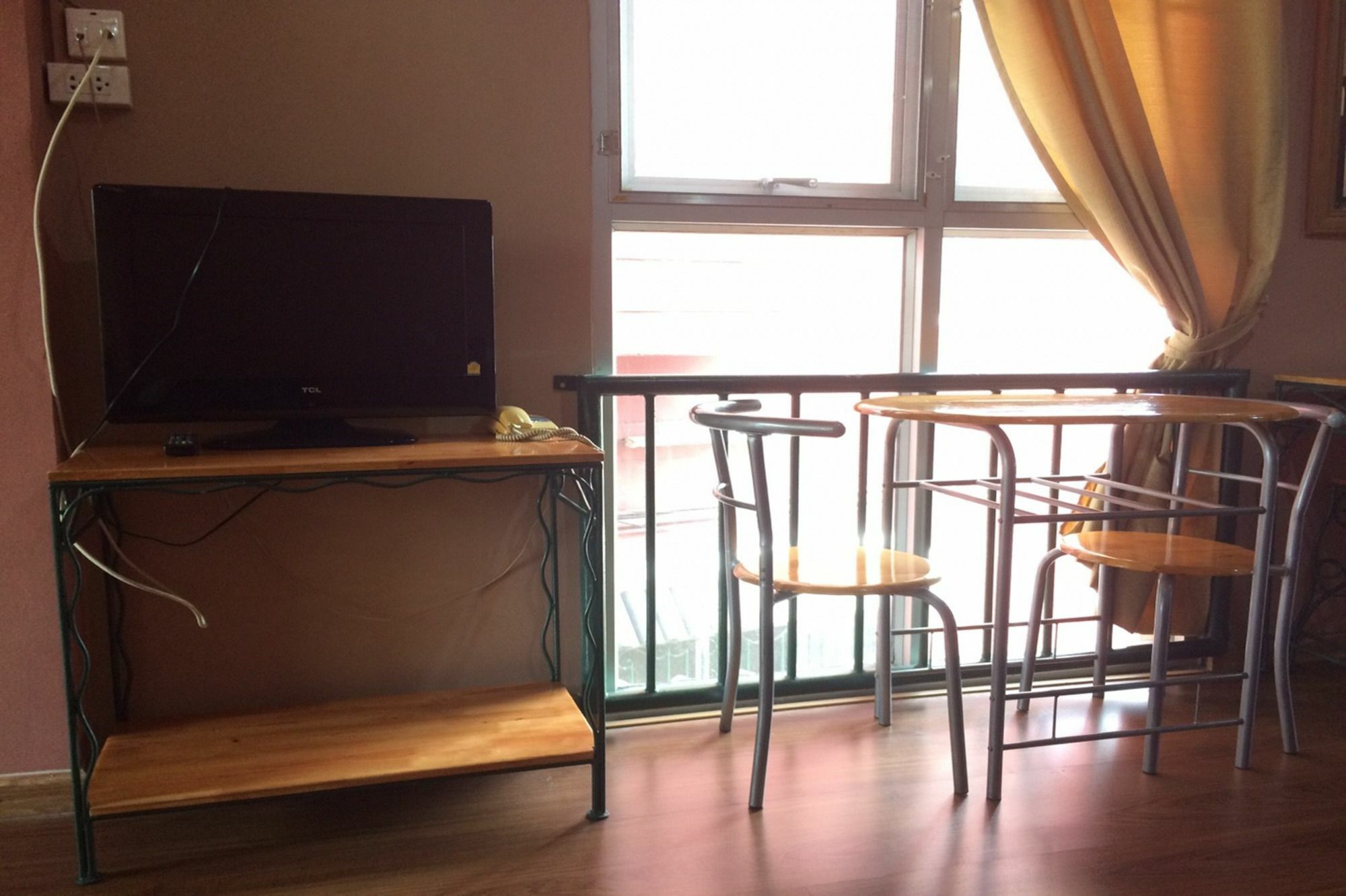 Baan Khun Mae Apartment Bangkok Buitenkant foto