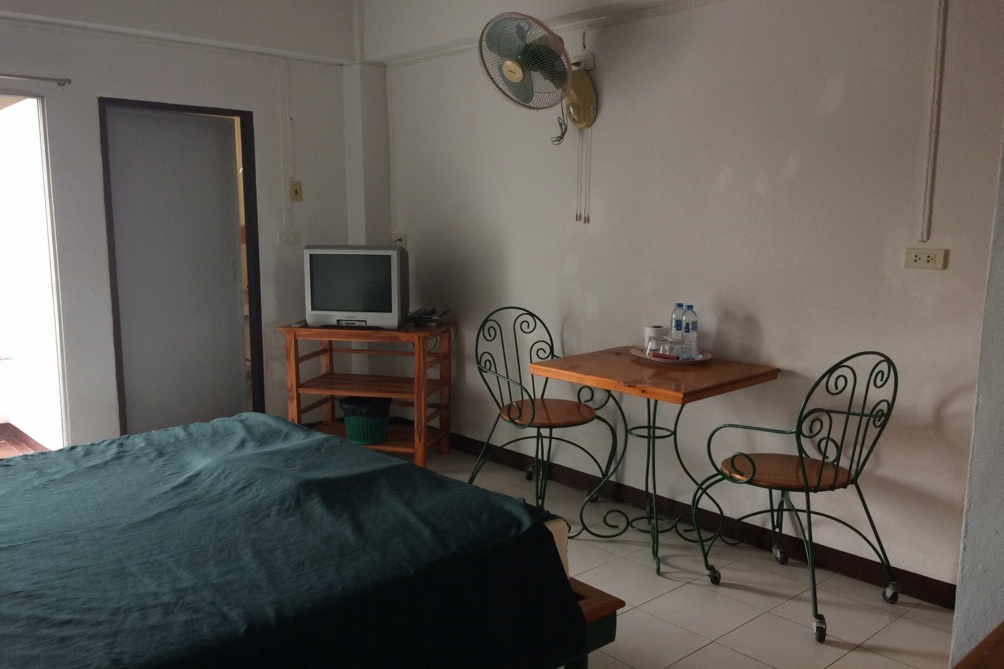 Baan Khun Mae Apartment Bangkok Buitenkant foto