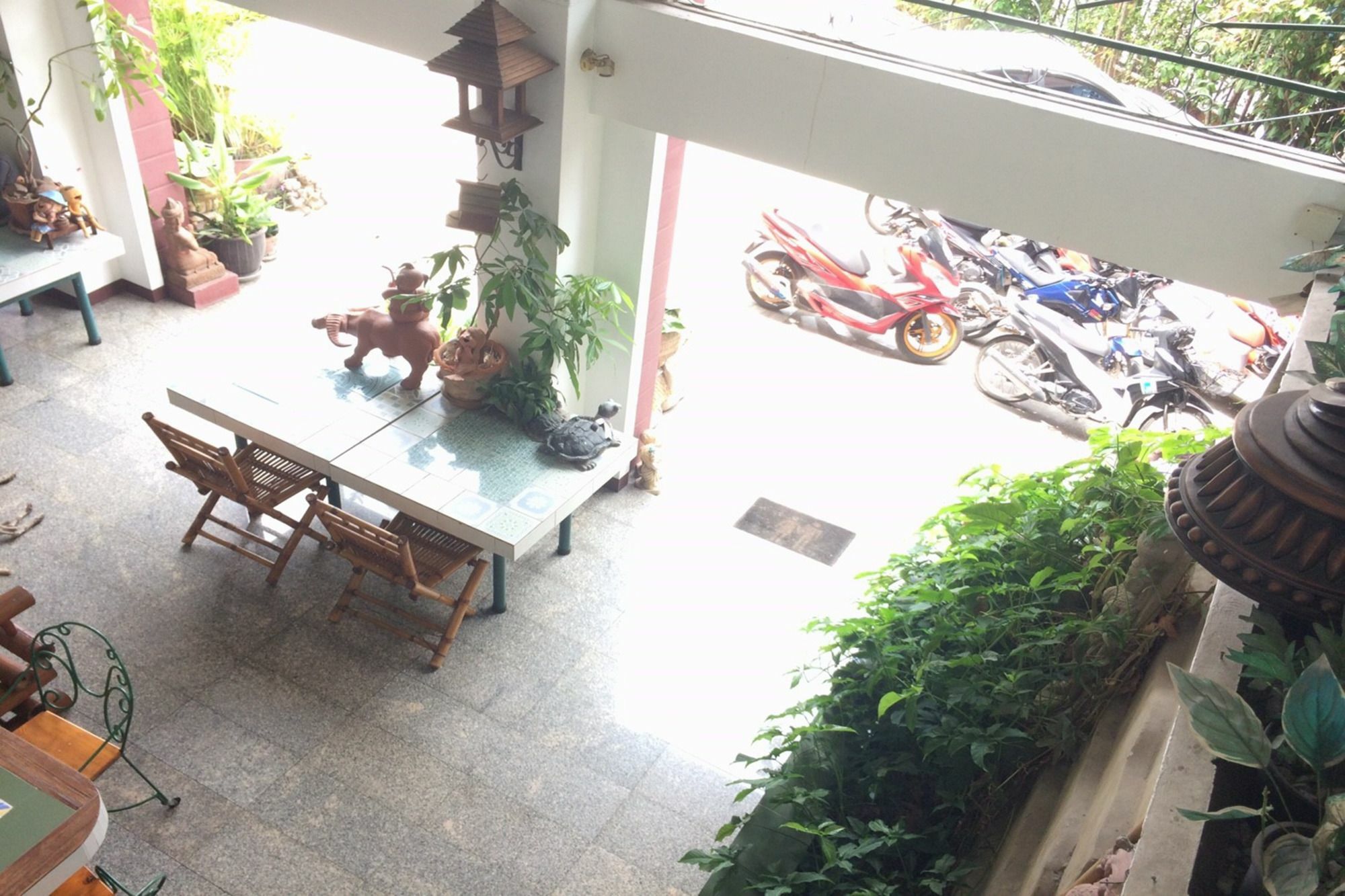 Baan Khun Mae Apartment Bangkok Buitenkant foto