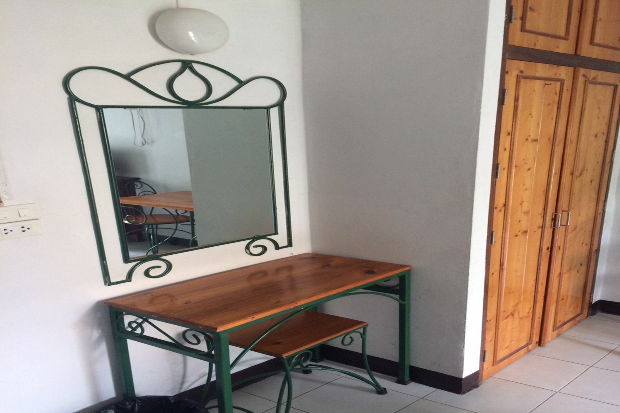Baan Khun Mae Apartment Bangkok Buitenkant foto