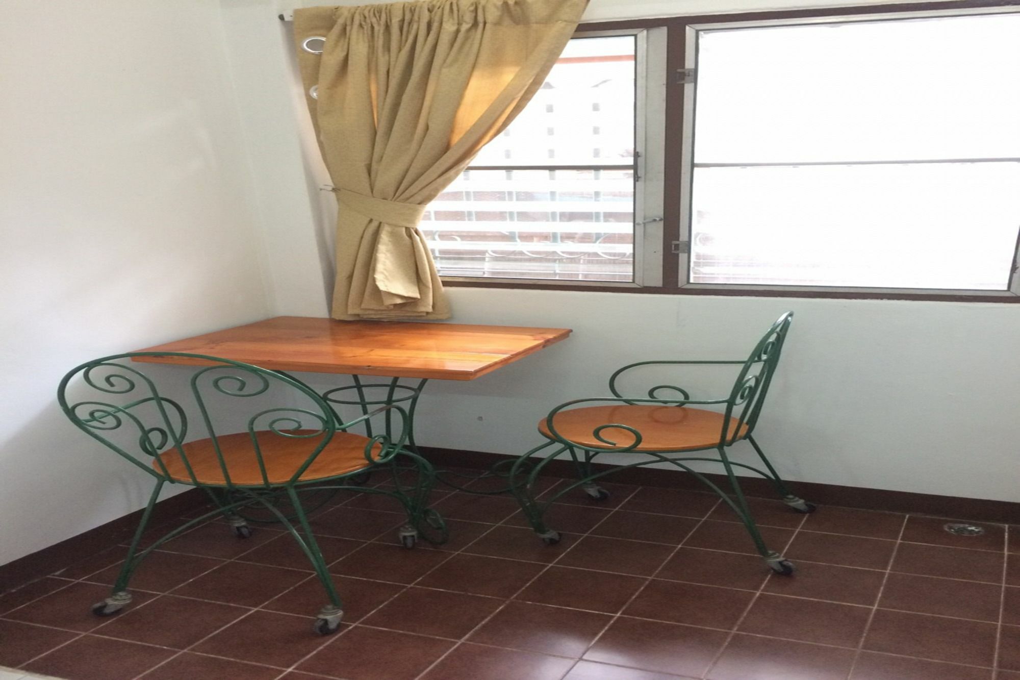 Baan Khun Mae Apartment Bangkok Buitenkant foto