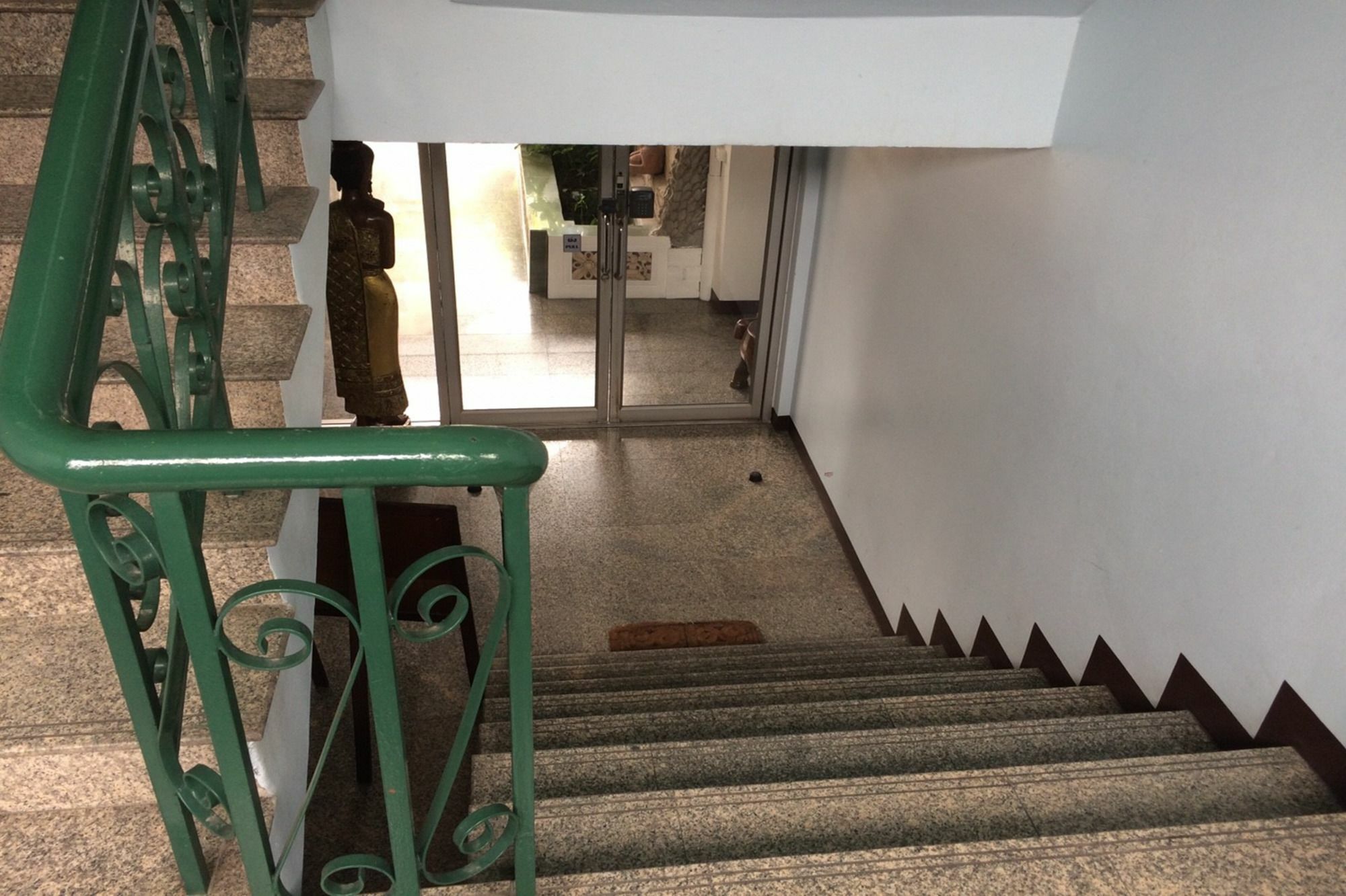 Baan Khun Mae Apartment Bangkok Buitenkant foto